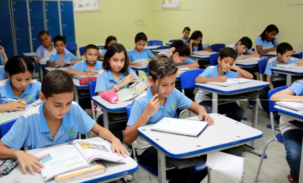 Prefeitura de Fortaleza lança edital para Assistente de Educação Infantil com 550 vagas