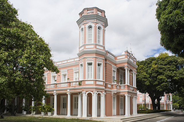 UFC abre seleção para Professor Substituto de Enfermagem e Teoria Econômica