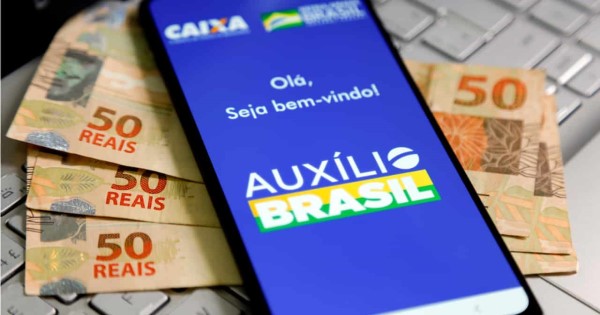 Auxílio Brasil: beneficiários têm até sexta-feira para atualizar dados