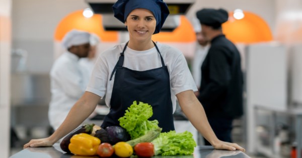 Cáritas Arquidiocesana oferta vagas para curso gratuito de auxiliar de cozinha em Teresina