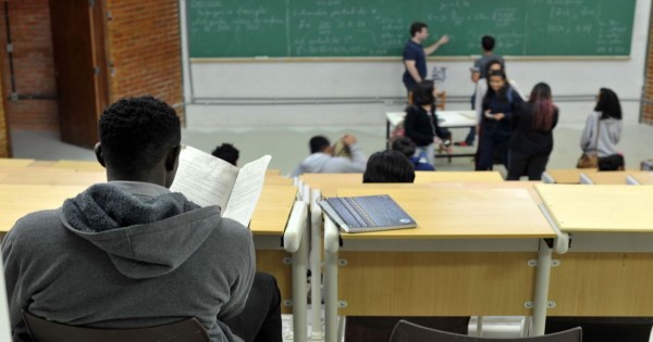Caixa e Banco do Brasil começam nesta terça-feira as renegociações de dívidas do Fies