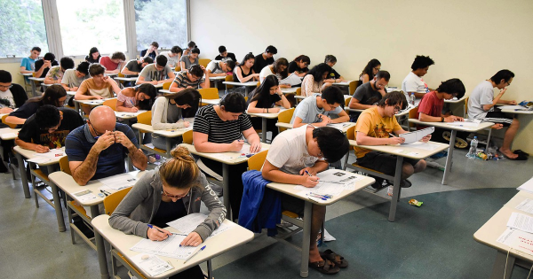 Site gratuito facilita a preparação para concursos, ENEM e OAB